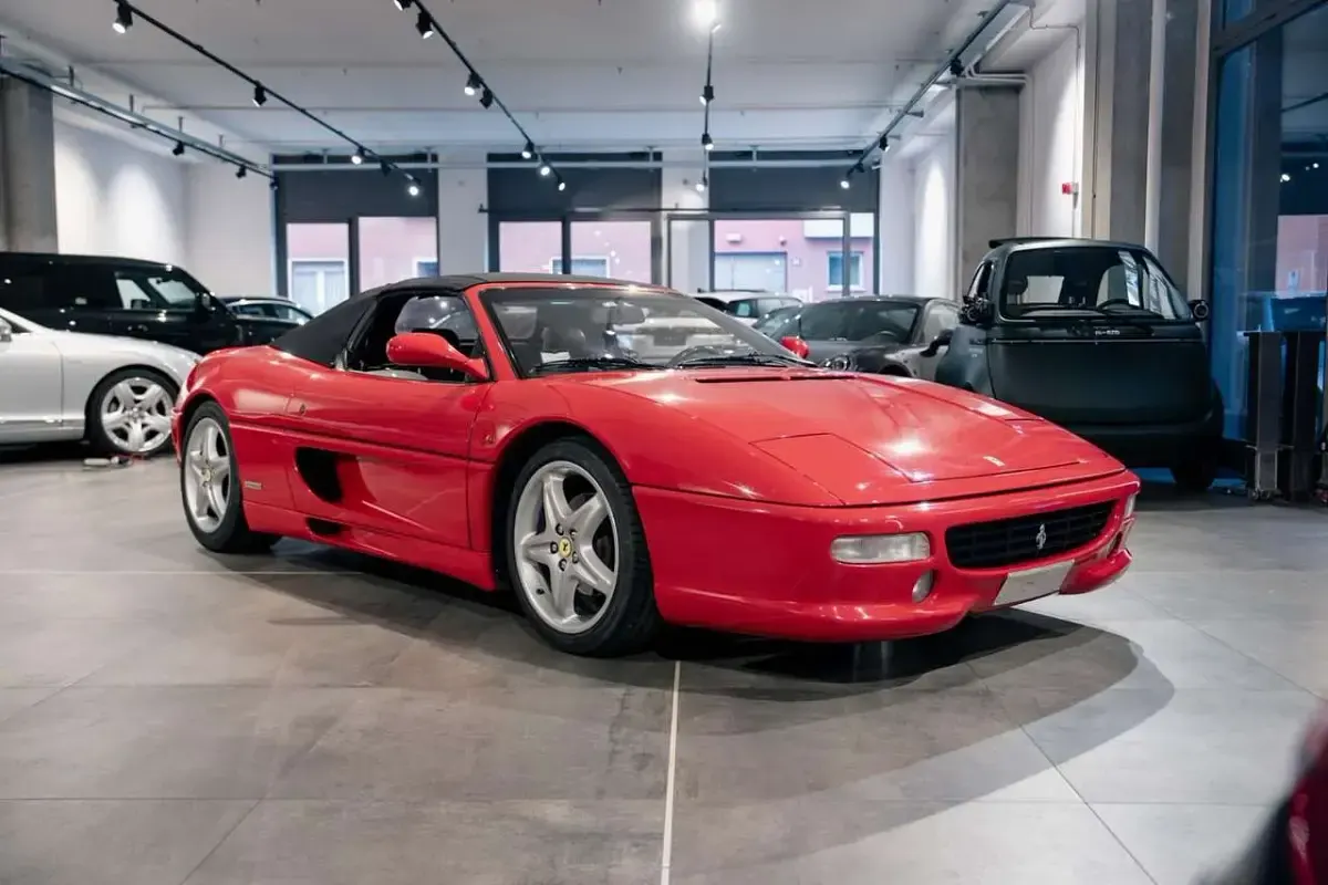 Usata Ferrari F355 379 CV (278 kW) 1997 Rosso Cabrio