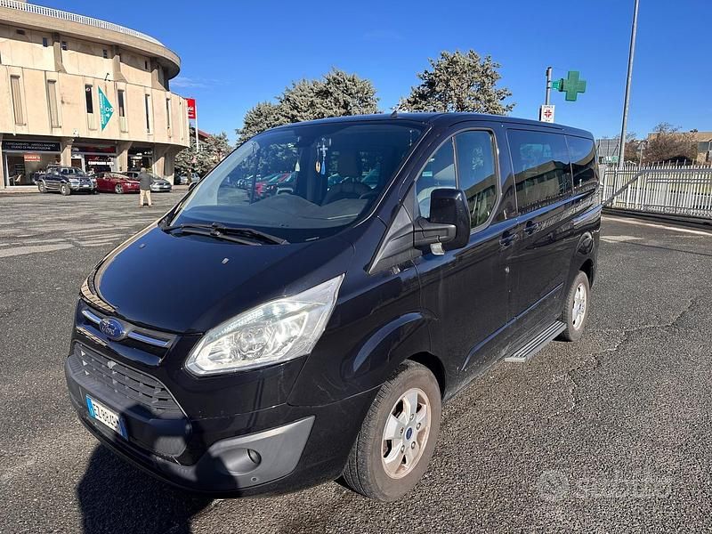Usata Ford Tourneo Titanium 125 CV (91 kW) 2015 Nero Monovolume