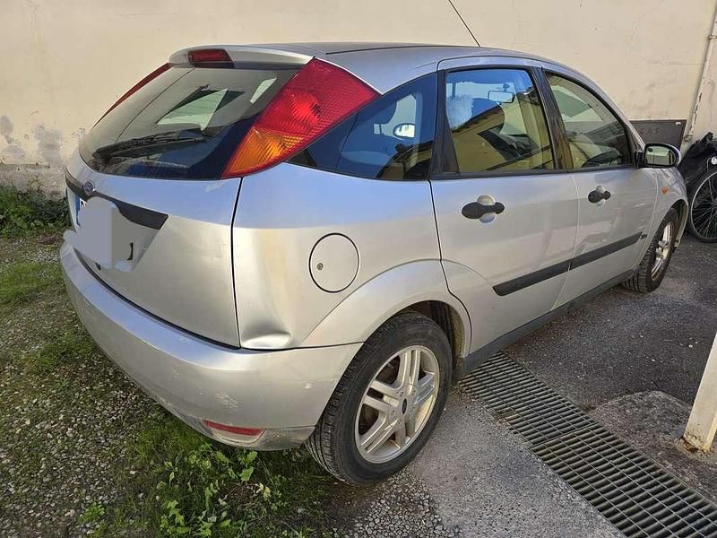 Usata Ford Focus Zetec 131 CV (96 kW) 2000 Argento Berlina