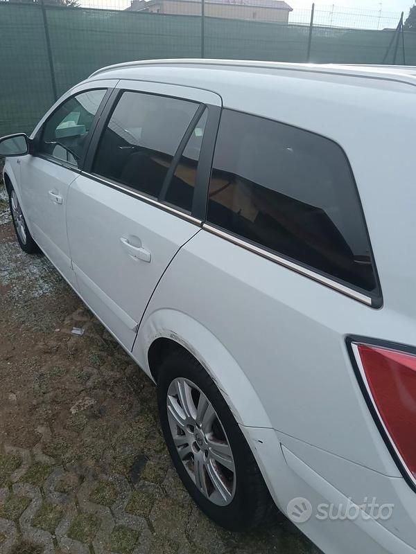 Usata Opel Astra 2008 Bianco Station wagon