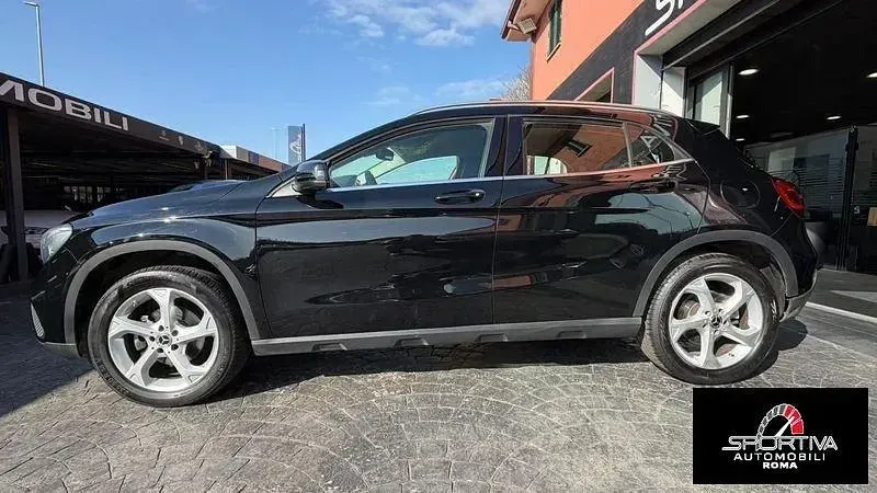 Usata Mercedes GLA200 136 CV (100 kW) 2019 Viola SUV
