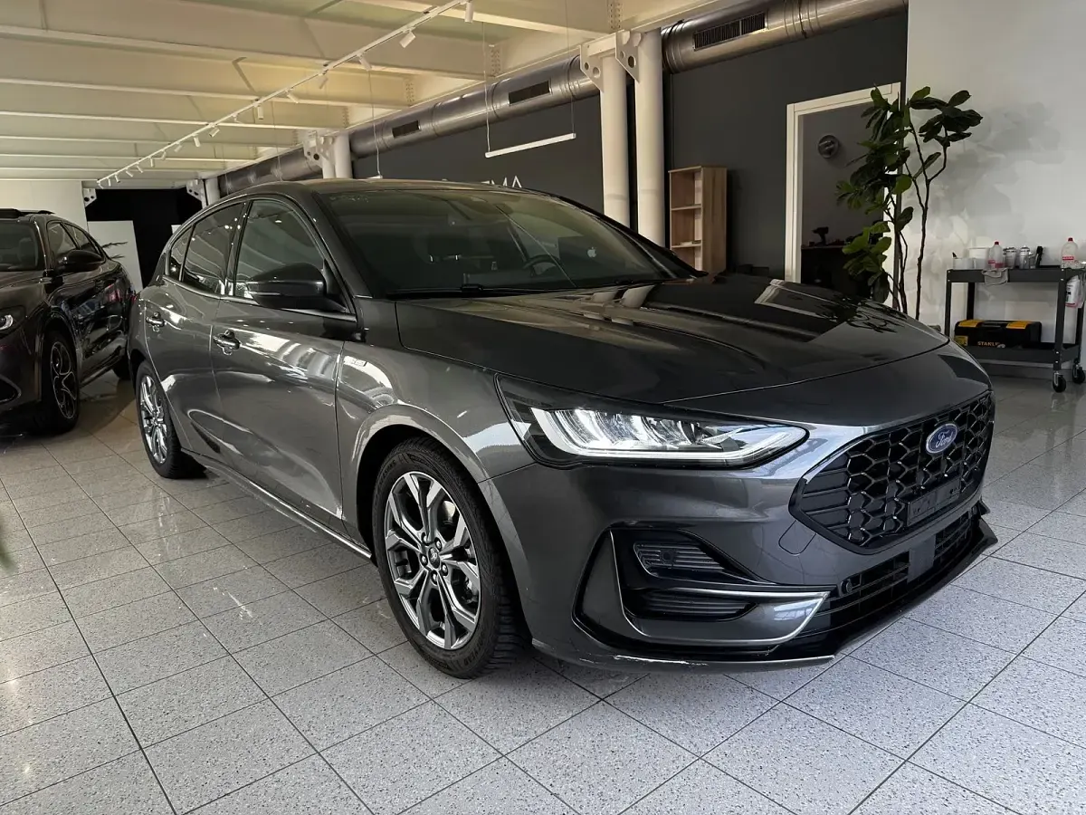 Usata Ford Focus ST-Line 125 CV (91 kW) 2025 Magnetic grey Berlina
