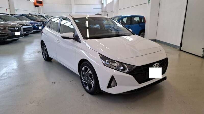 Atlas white Usata 2023 Hyundai i20 Tre volumi | 15.700 € (Buon prezzo) - Immagine 1/4