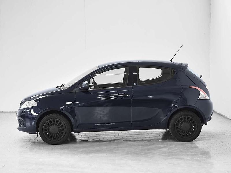 Usata Lancia Ypsilon Gold 69 CV (50 kW) 2020 Argento Utilitaria