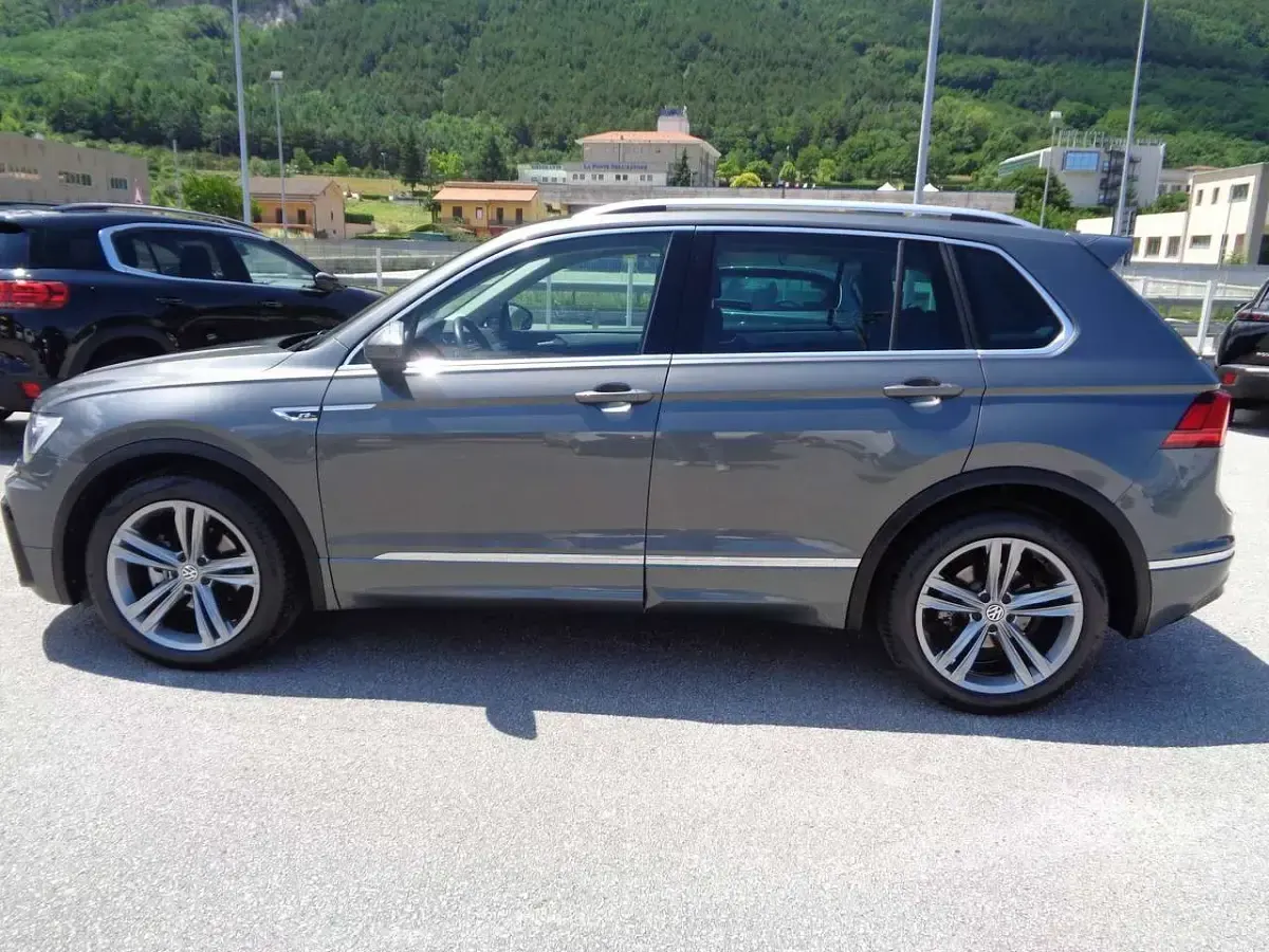 Usata VW Tiguan Sportline 150 CV (110 kW) 2020 Grigio SUV