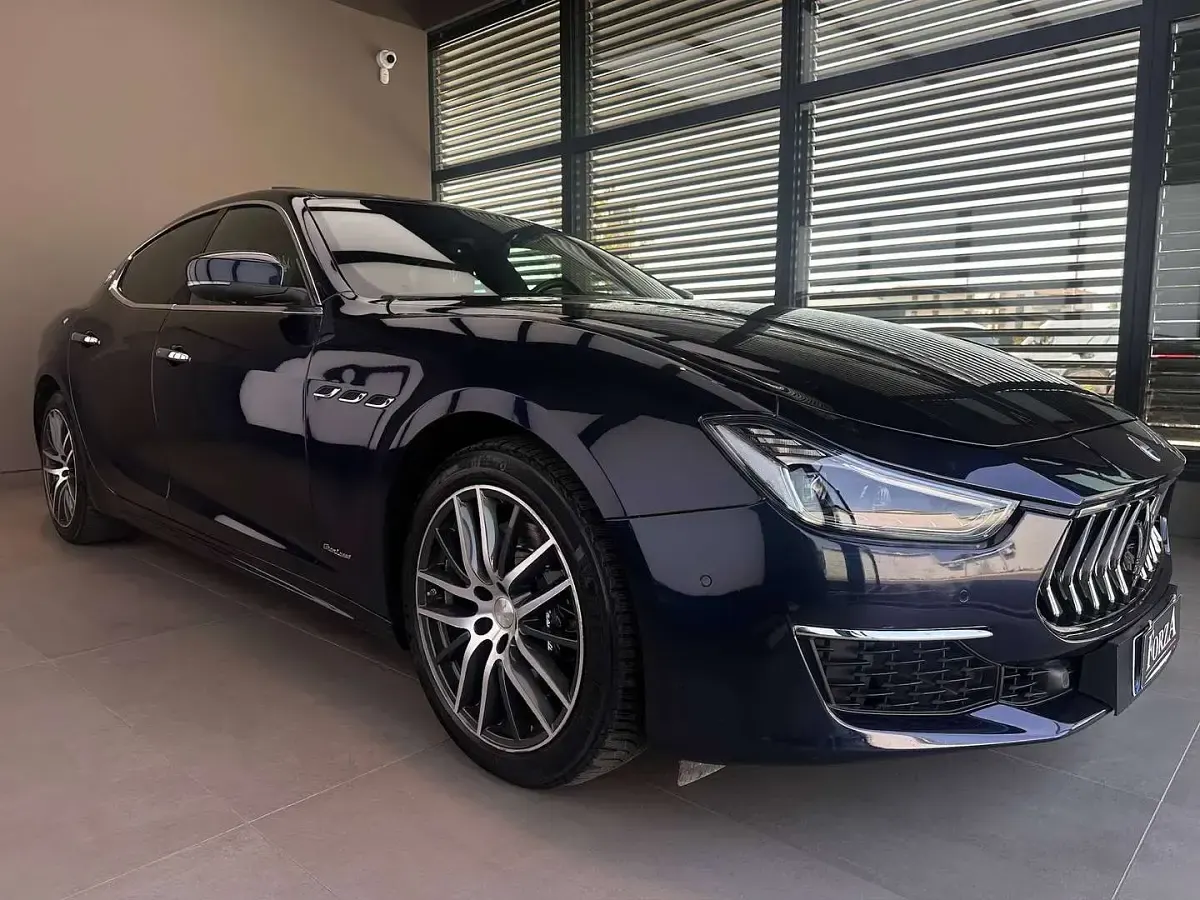 Usata Maserati Ghibli GranLusso 275 CV (202 kW) 2018 Blu nobile Berlina