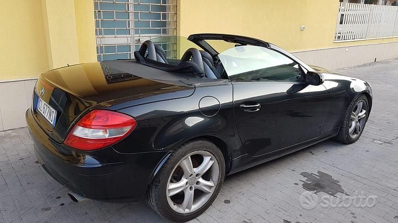 Usata Mercedes SLK350 272 CV (200 kW) 2004 Nero Cabrio