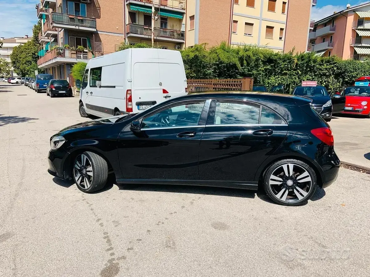 Usata Mercedes A200 Premium 136 CV (100 kW) 2016 Nero Utilitaria