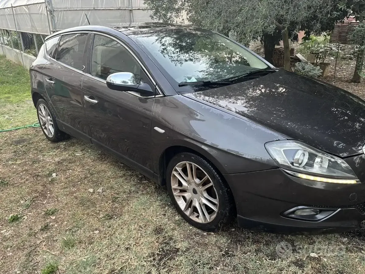 Usata Lancia Delta 120 CV (88 kW) 2009 Grigio Utilitaria