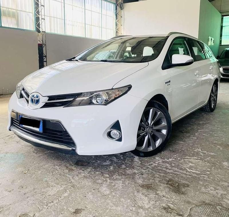 Usata Toyota Auris Hybrid Lounge 99 CV (72 kW) 2015 Station wagon