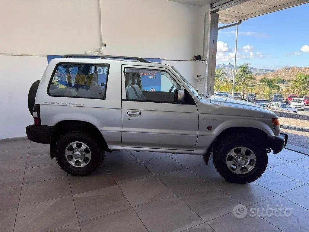 Usata Mitsubishi Pajero Top 101 CV (74 kW) 1998 Argento SUV