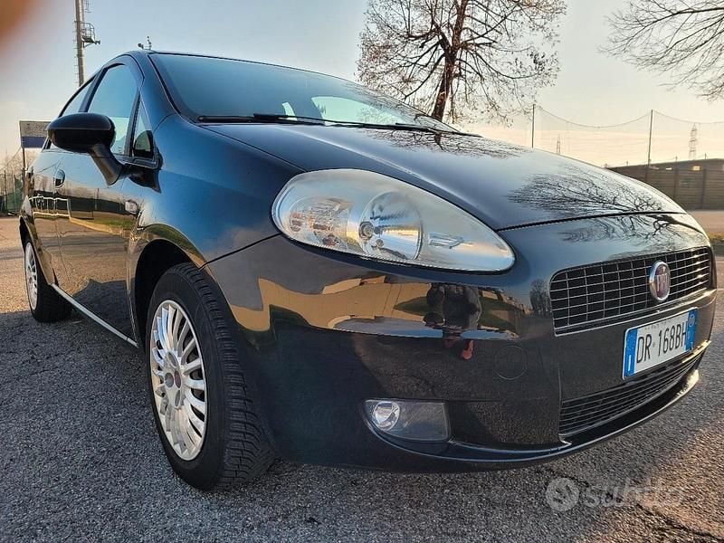 Nero Usata 2008 Fiat Grande Punto Due volumi | 3000 € (Buon prezzo) - Immagine 1/4