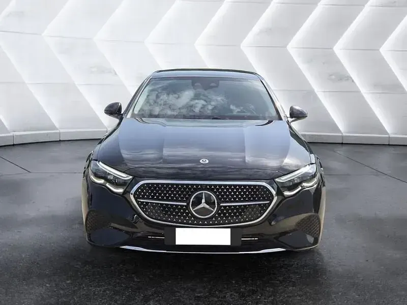 Usata Mercedes E300 Advanced Plus 197 CV (144 kW) 2026 Nero Utilitaria