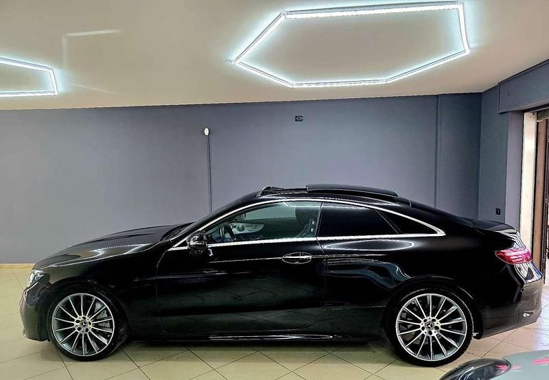 Usata Mercedes E400 Premium Plus 330 CV (242 kW) 2021 Nero Coupé