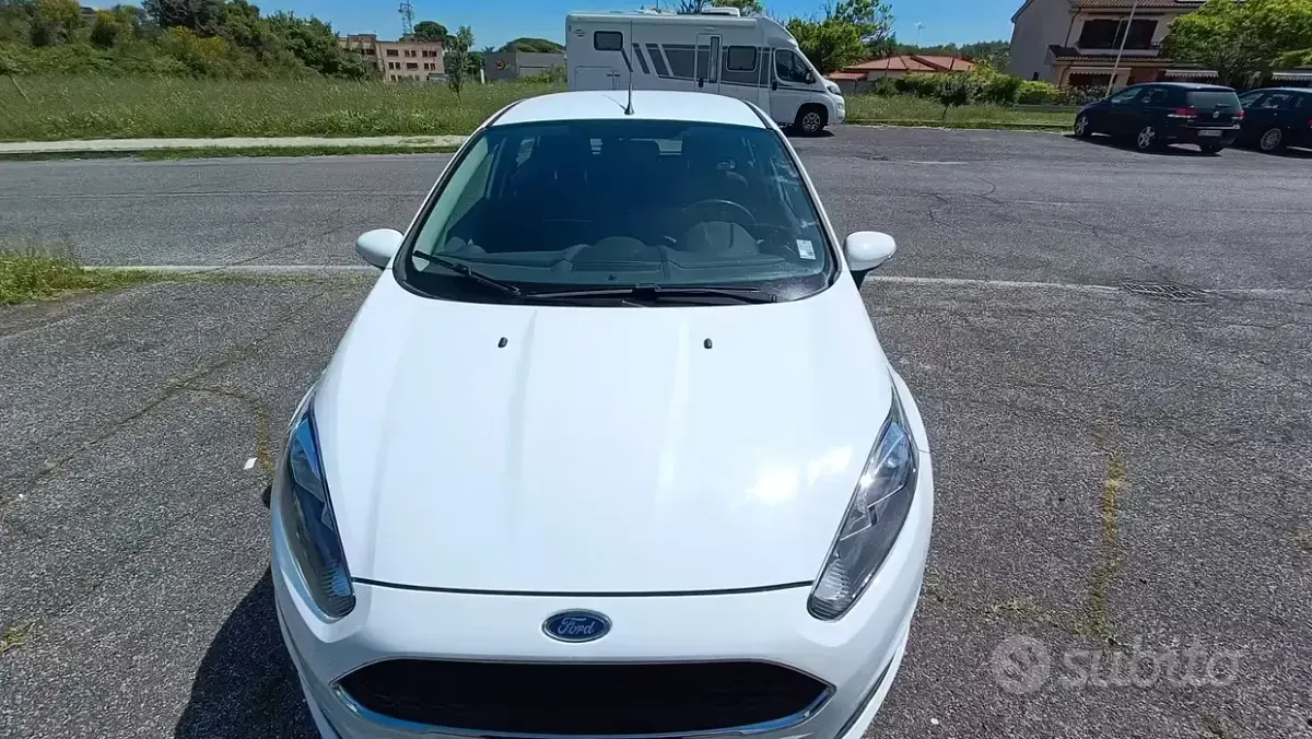 Usata Ford Fiesta 82 CV (60 kW) 2017 Bianco Utilitaria