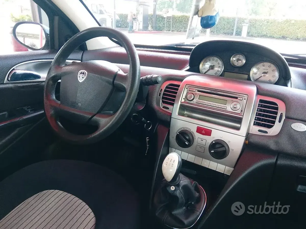 Usata Lancia Ypsilon 60 CV (44 kW) 2008 Nero Utilitaria