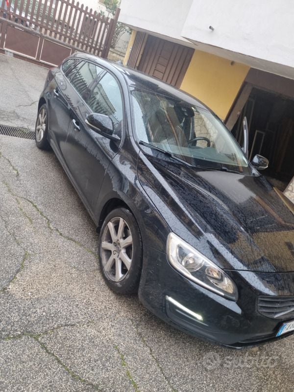 Usata Volvo V60 Business Edition 190 CV (139 kW) 2015 Nero Station wagon