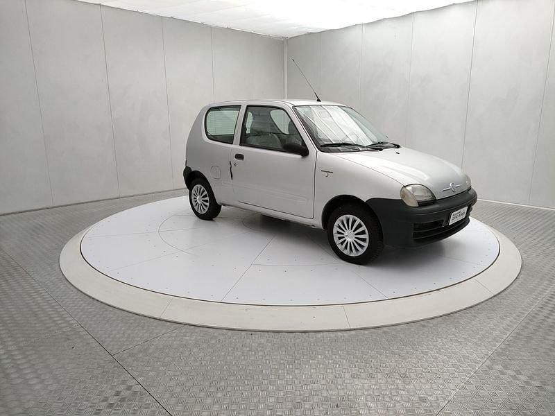 Usata Fiat 600 54 CV (39 kW) 2010 Argento Utilitaria