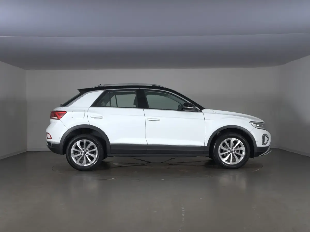 Usata VW T-Roc Style 110 CV (80 kW) 2023 Pure white nero SUV