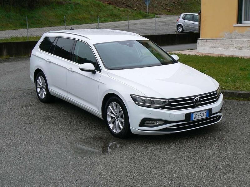 Usata VW Passat Business 150 CV (110 kW) 2021 Bianco Station wagon