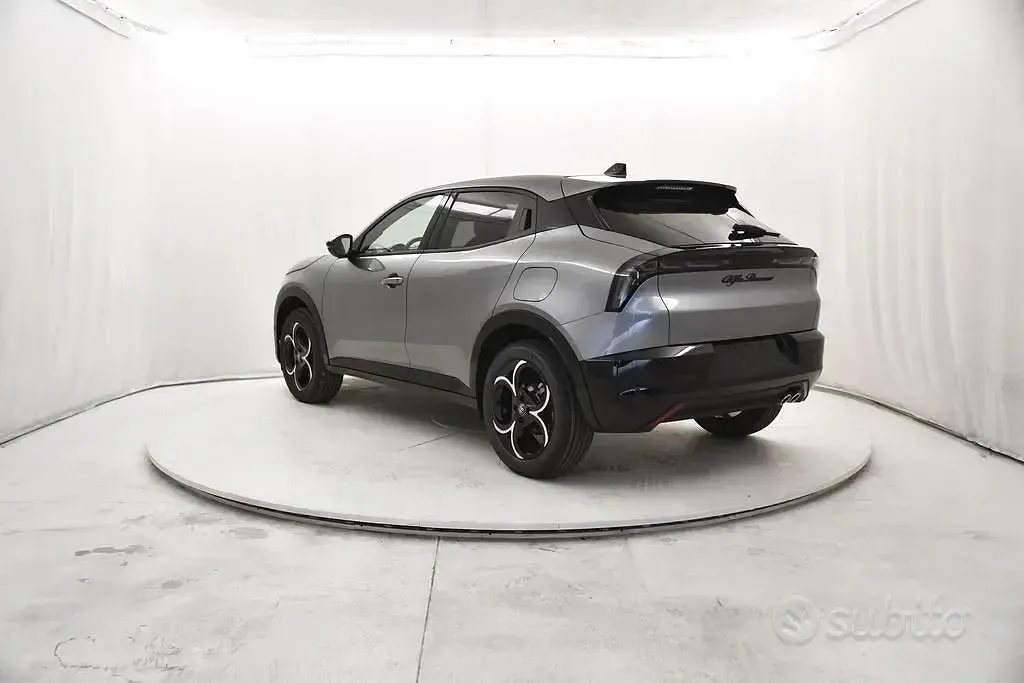 Nuova Alfa Romeo Junior Ti 145 CV (106 kW) 2026 Nero SUV