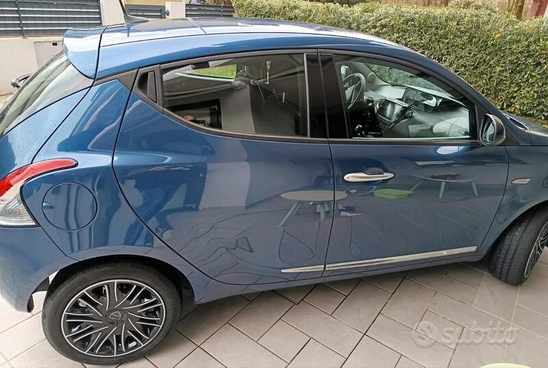 Usata Lancia Ypsilon 2022 Blu Utilitaria
