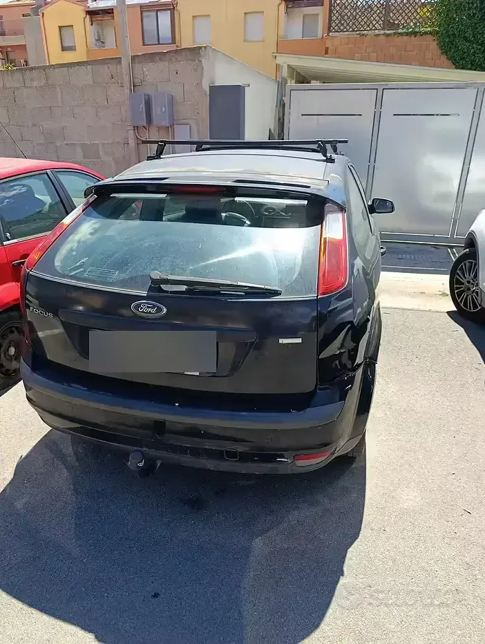 Usata Ford Focus 90 CV (66 kW) 2006 Nero Berlina
