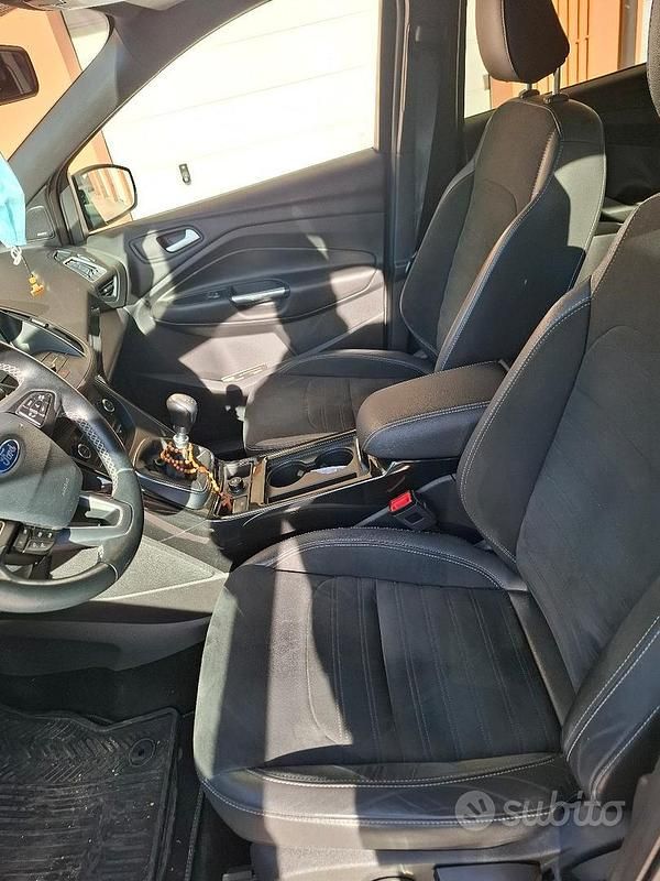 Usata Ford Kuga ST-Line 120 CV (88 kW) 2017 Verde SUV