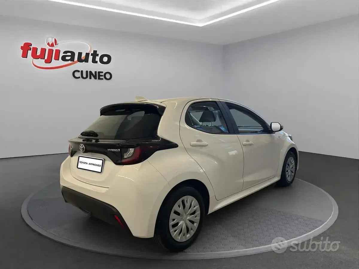 Usata Toyota Yaris Active 116 CV (85 kW) 2023 Super white Utilitaria