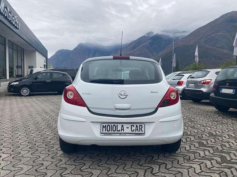 Usata Opel Corsa 65 CV (47 kW) 2014 Bianco Berlina