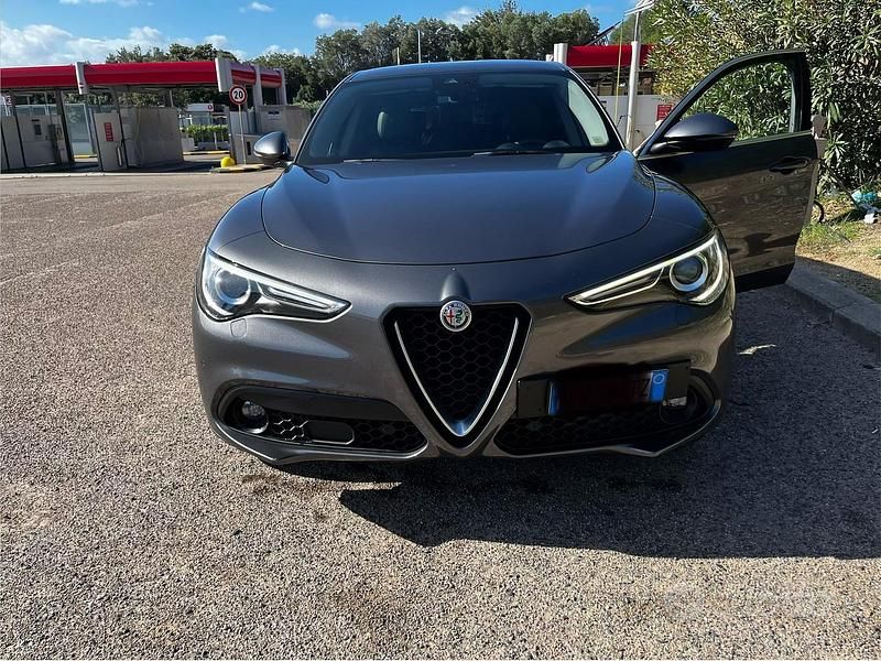 Grigio Usata 2018 Alfa Romeo Stelvio SUV | 24.000 € (Buon prezzo) - Immagine 1/4