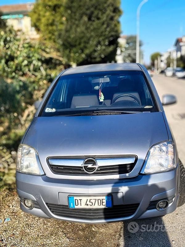 Grigio Usata 2009 Opel Meriva Monovolume | 400 € (Super prezzo) - Immagine 1/1
