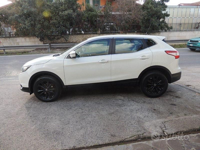 Usata Nissan Qashqai Acenta Premium 131 CV (96 kW) 2014 Bianco SUV