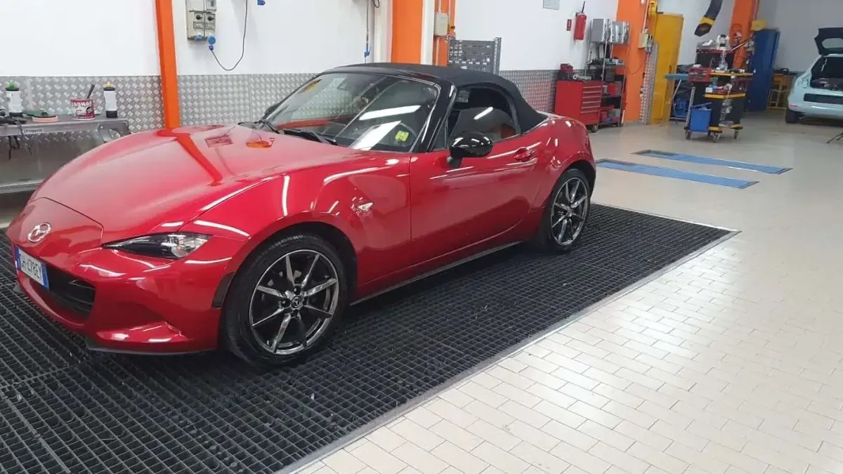 Usata Mazda MX5 Exclusive-Line 131 CV (96 kW) 2017 Cabrio