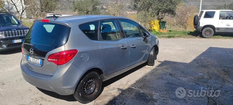 Usata Opel Meriva 74 CV (54 kW) 2013 Grigio Monovolume