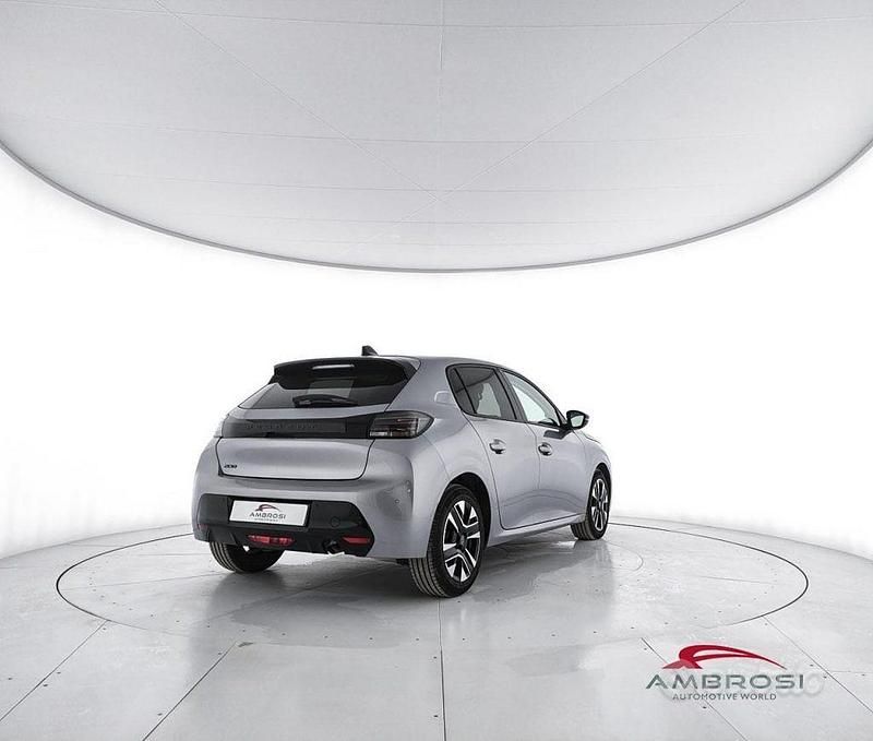Usata Peugeot 208 Allure 101 CV (74 kW) 2025 Grigio Utilitaria