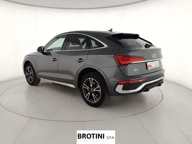 Usata Audi Q5 Sportback S-Line 204 CV (150 kW) 2024 Grigio daytona perla SUV