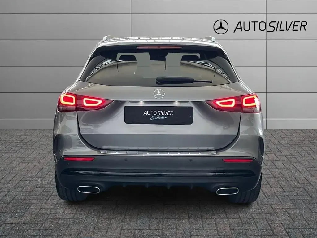 Usata Mercedes GLA200 Premium 150 CV (110 kW) 2020 Grigio montagna / metallizzato SUV