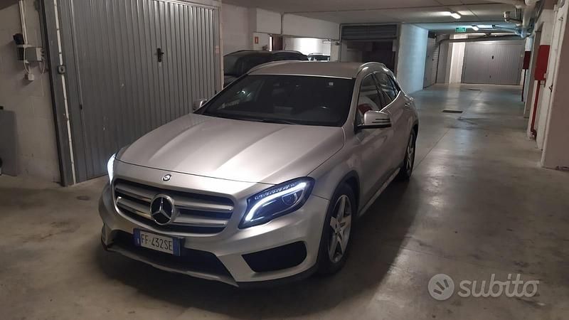 Argento Usata 2016 Mercedes GLA200 Premium SUV | 14.500 € (Super prezzo) - Immagine 1/4