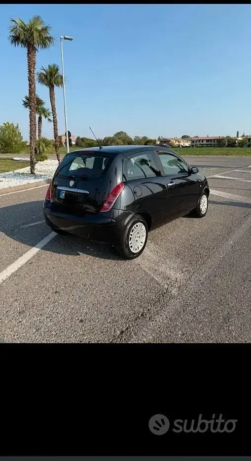 Usata Lancia Ypsilon 69 CV (50 kW) 2004 Nero Utilitaria