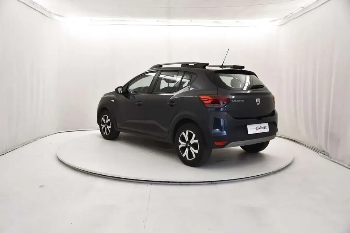 Usata Dacia Sandero Comfort 91 CV (66 kW) 2022 Grigio cometa Berlina