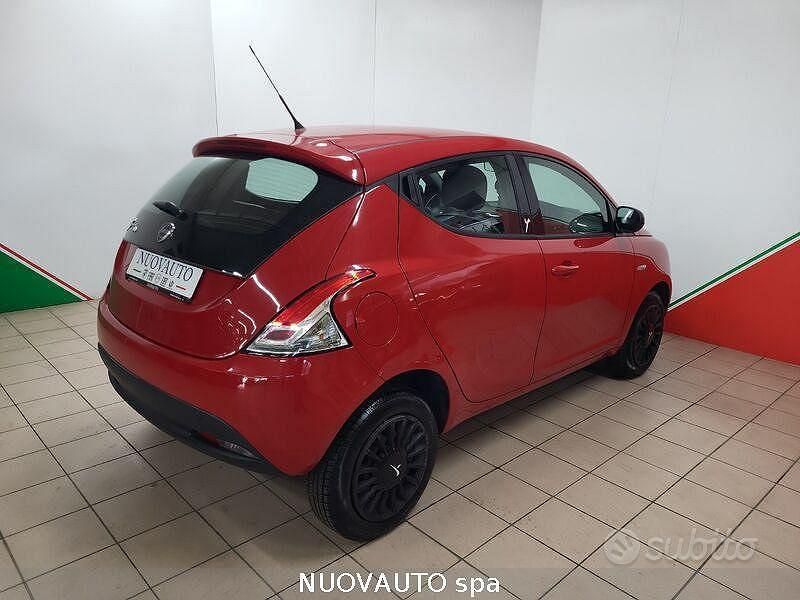 Usata Lancia Ypsilon 85 CV (62 kW) 2014 Rosso Utilitaria