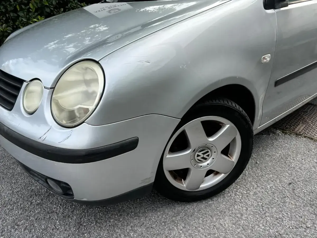 Usata VW Polo Comfortline 75 CV (55 kW) 2003 Argento Berlina