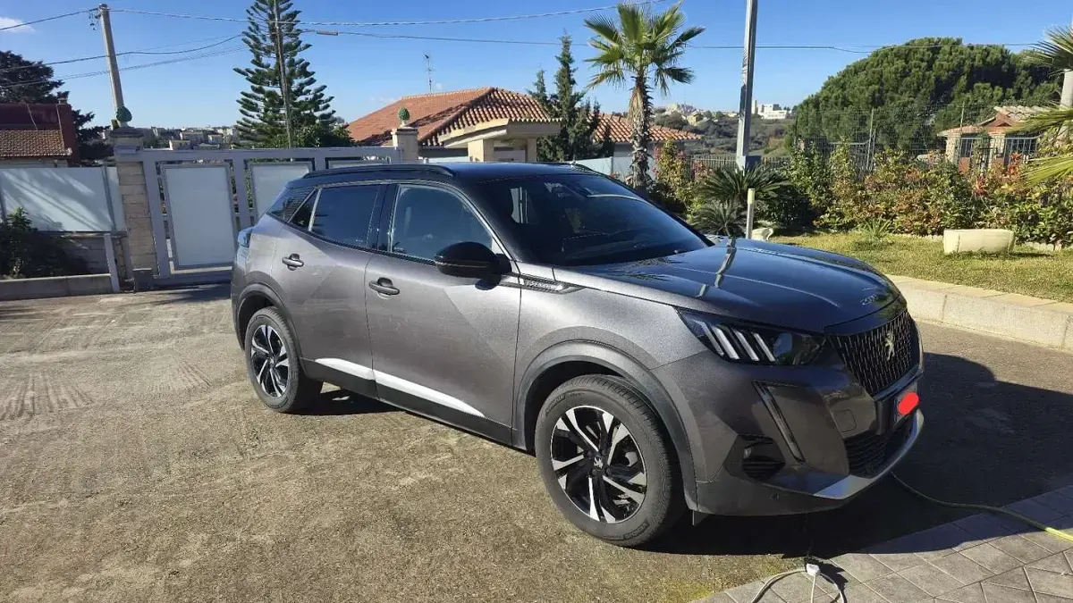 Usata Peugeot 2008 GT-line 131 CV (96 kW) 2020 SUV