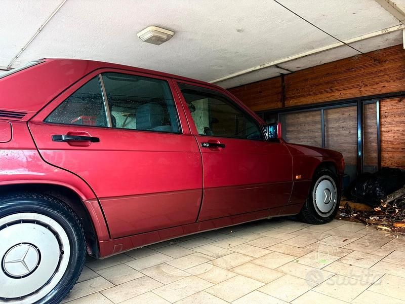 Usata Mercedes 190 122 CV (89 kW) 1989 Rosso Berlina