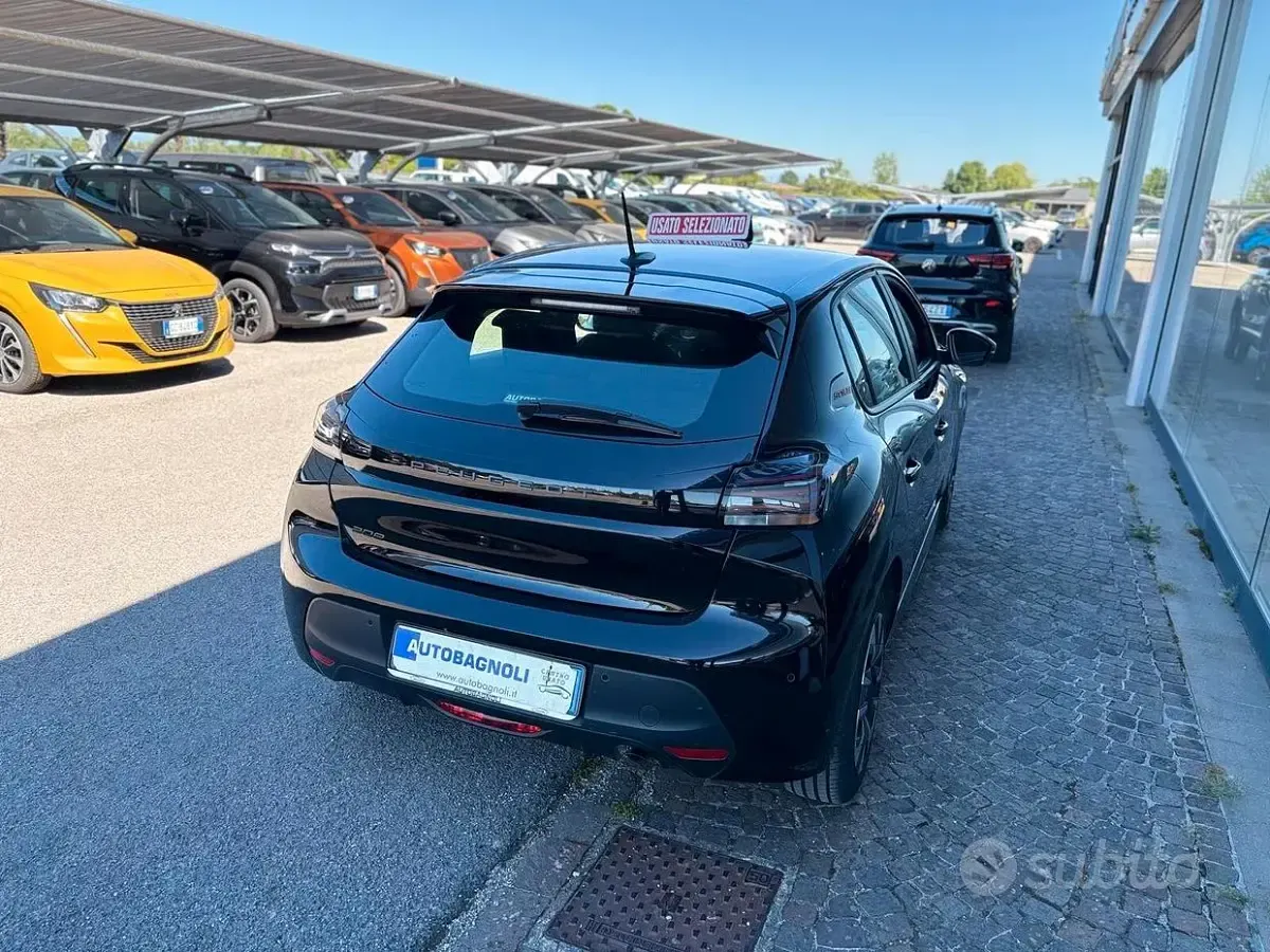 Usata Peugeot 208 Style 101 CV (74 kW) 2025 Nero Utilitaria