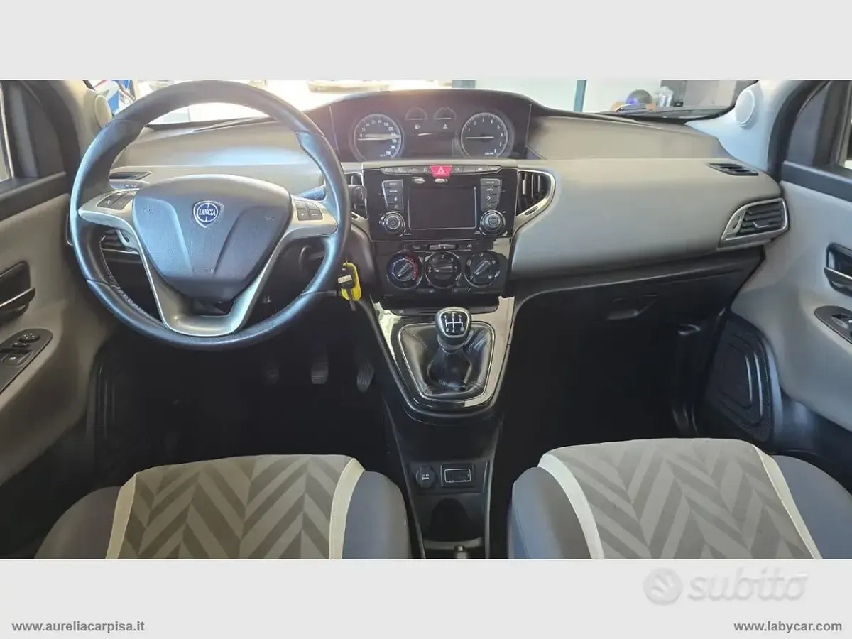 Usata Lancia Ypsilon Gold 69 CV (50 kW) 2017 Bianco Utilitaria