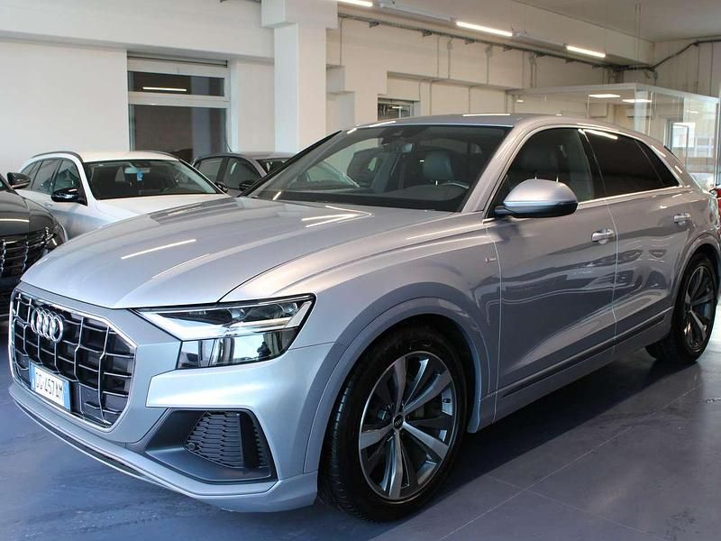Usata Audi Q8 Sport 286 CV (210 kW) 2021 Argento SUV