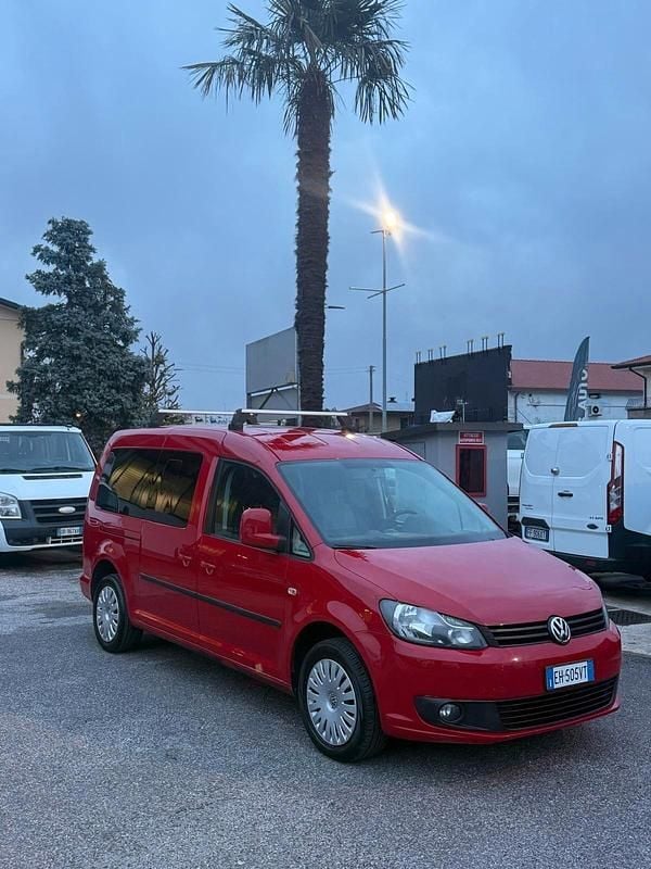 Usata VW Caddy Maxi Trendline 102 CV (75 kW) 2011 Rosso Monovolume