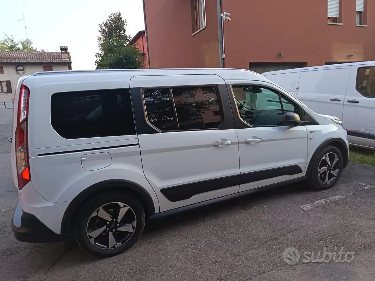 Usata Ford Tourneo Connect 120 CV (88 kW) 2021 Bianco Monovolume